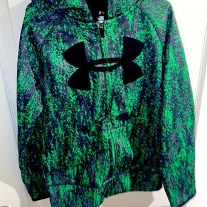 Under armour boy zip up jacket like new.